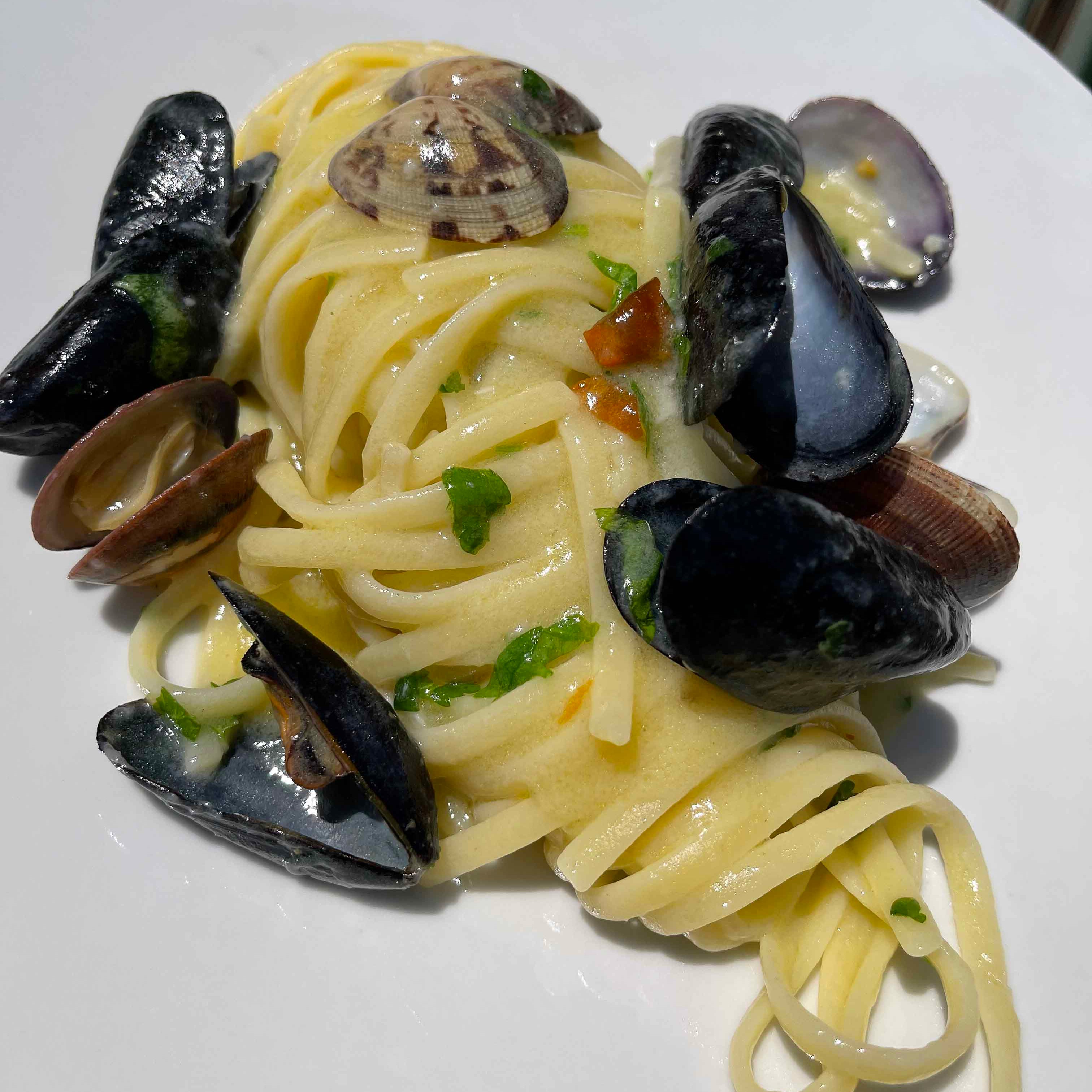 Pasta with Mussels and Clams (Linguine con Cozze e Vongole)