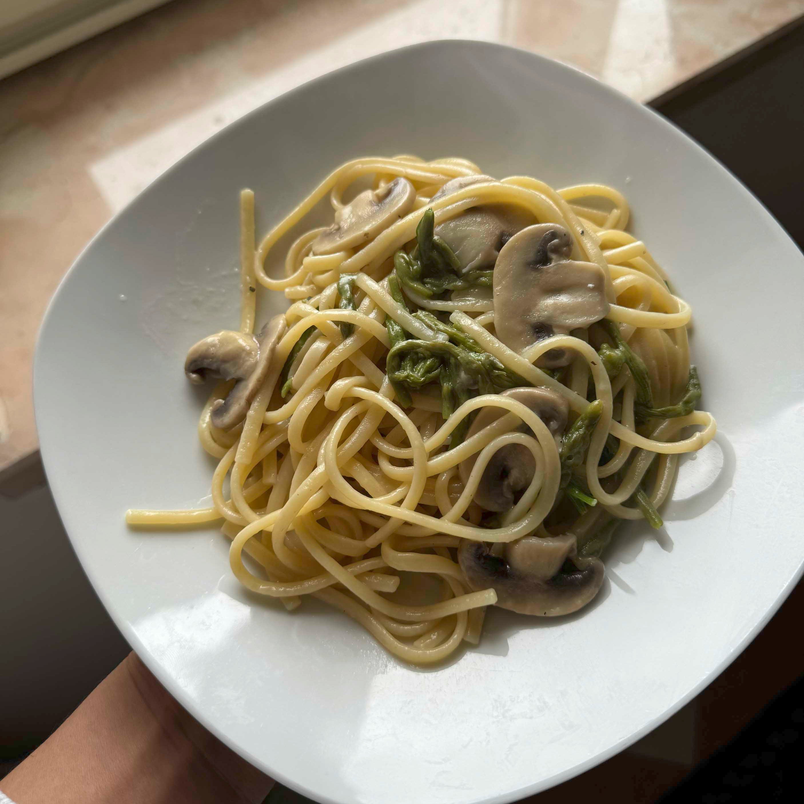 Pasta with Asparagus and Mushrooms